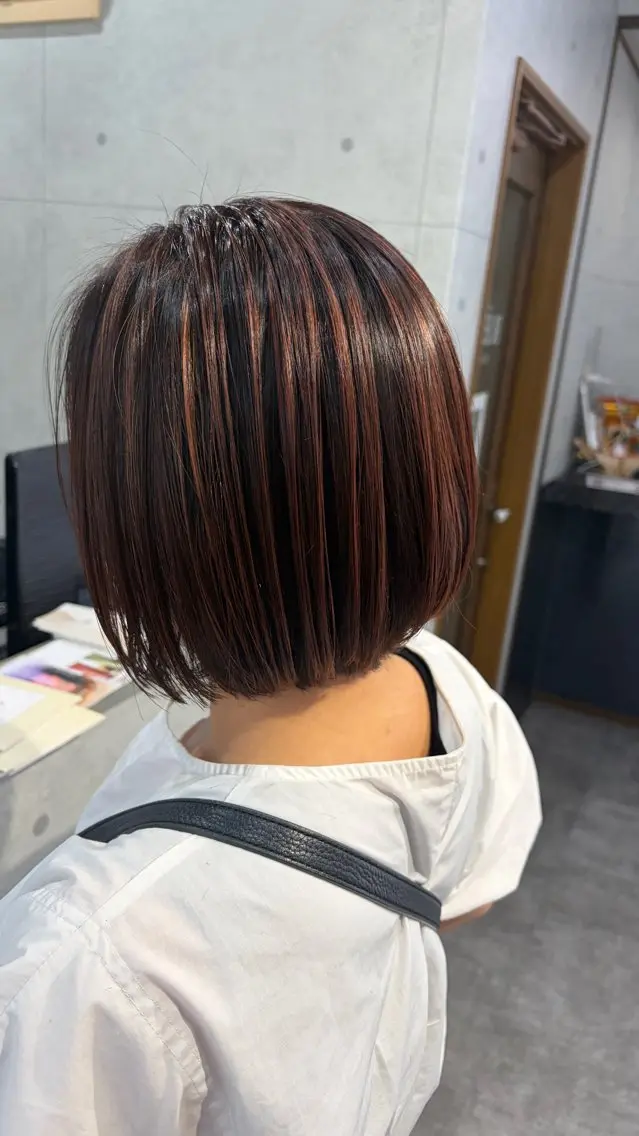 ミディアム ショートボブ ボブ ハイライト 髪質改善 レイヤーカット カット ヘアカラー REVE 美容室のヘアスタイル