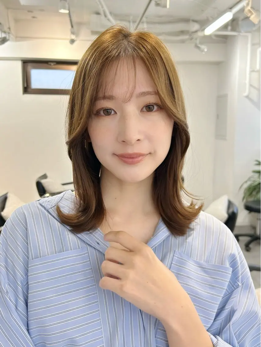 ミディアム カラー ミディアムレイヤー グレージュ オリーブカラー オリーブグレージュ オリーブグレー カット ヘアカラー トリートメント 池袋/小顔レイヤー/ 顔まわり/taigaのヘアスタイル