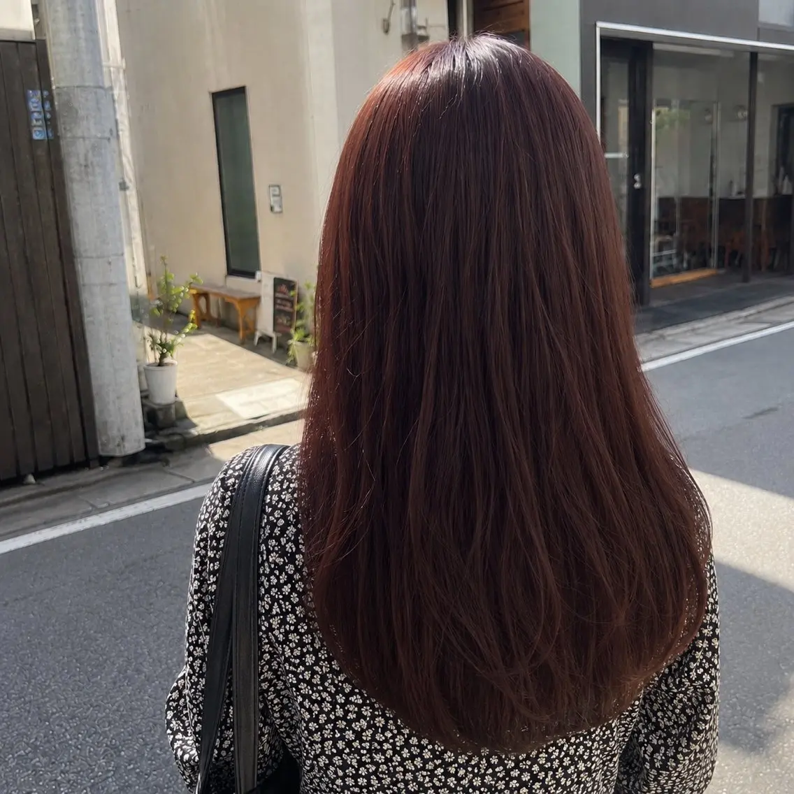 ロング カラー 小嶋 彩葉のヘアスタイル