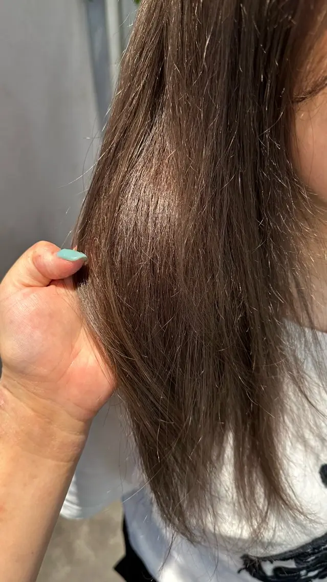 ロング カラー グレージュ ミント 垣内 奈緒のヘアスタイル