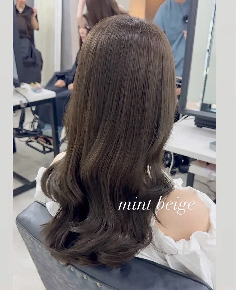 ロング カラー ベージュカラー ブリーチ ブラウンカラー ショコラブラウン ショコラグレージュ カット ヘアカラー トリートメント 赤み無し柔らかカラー 【梅田】madokaのヘアスタイル