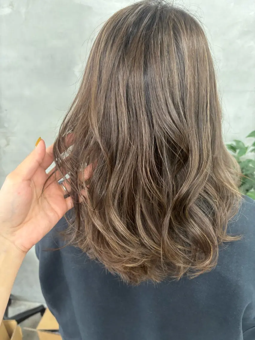 セミロング カラー ハイライトカラー 外国人風カラー ハイライト ✨透明感艶カラー ✨💍Yuri💍のヘアスタイル