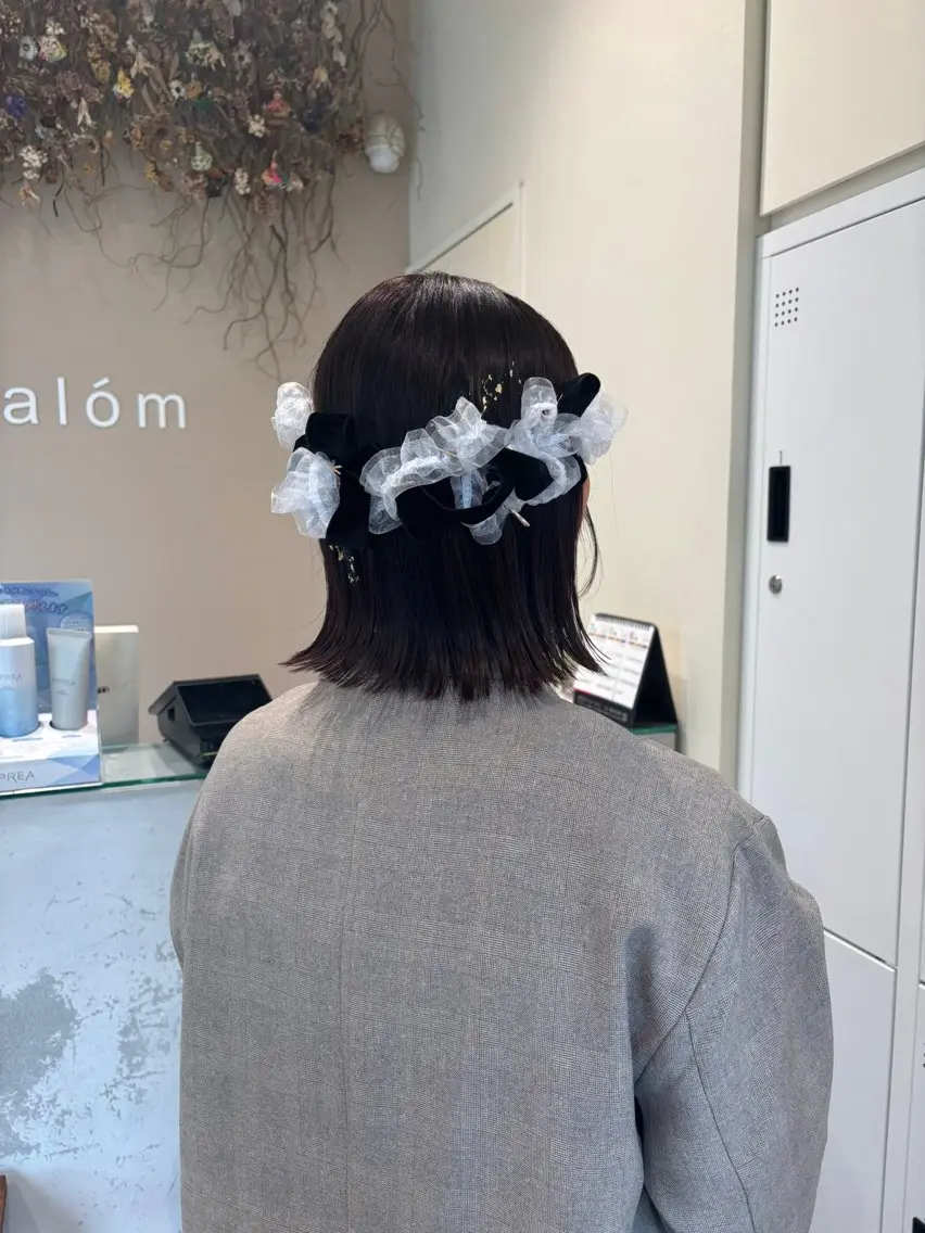 ヘアアレンジ ボブ 垢抜け小顔レイヤー オリーブ/スミレのヘアスタイル