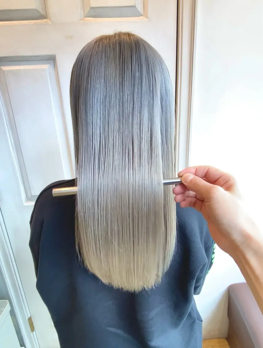 セミロング アッシュ アッシュグレー アッシュグレージュ ヘアカラー トリートメント 千 田のヘアスタイル