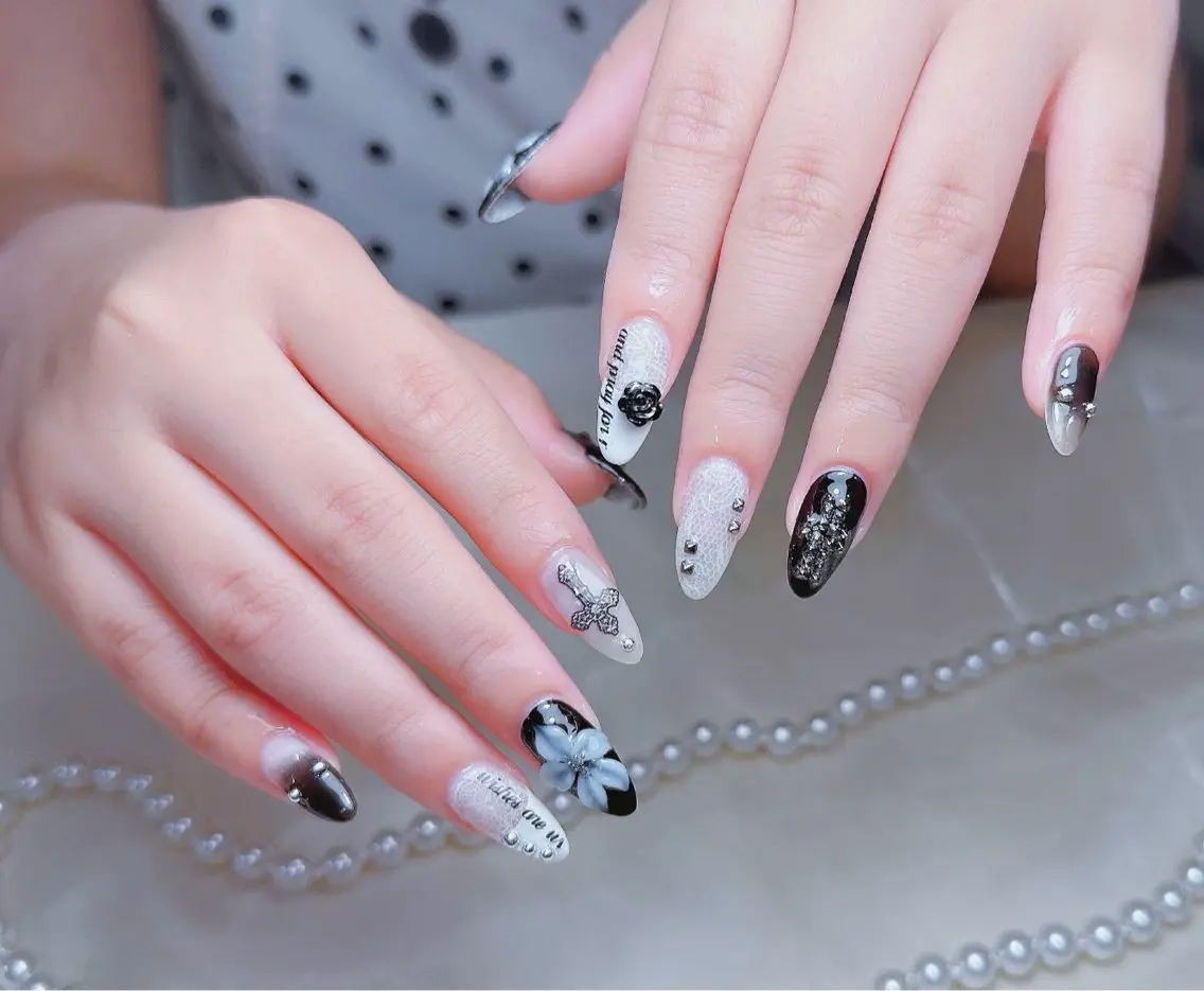 ネイル フラッシュネイル フレンチネイル グラデーション キラキラネイル 韓国ネイル ハンドネイル nyunn nailのネイルデザイン
