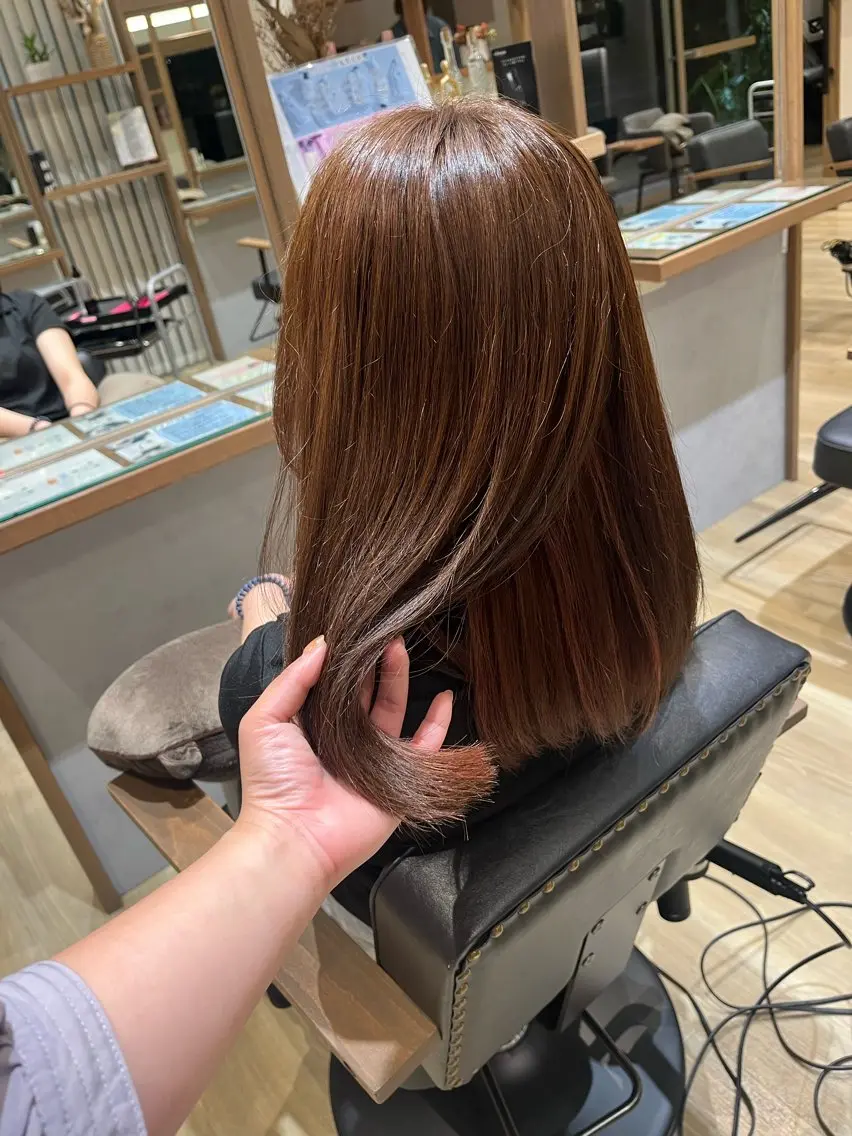 ミディアム カット ヘアカラー 樋口 莉奈のヘアスタイル