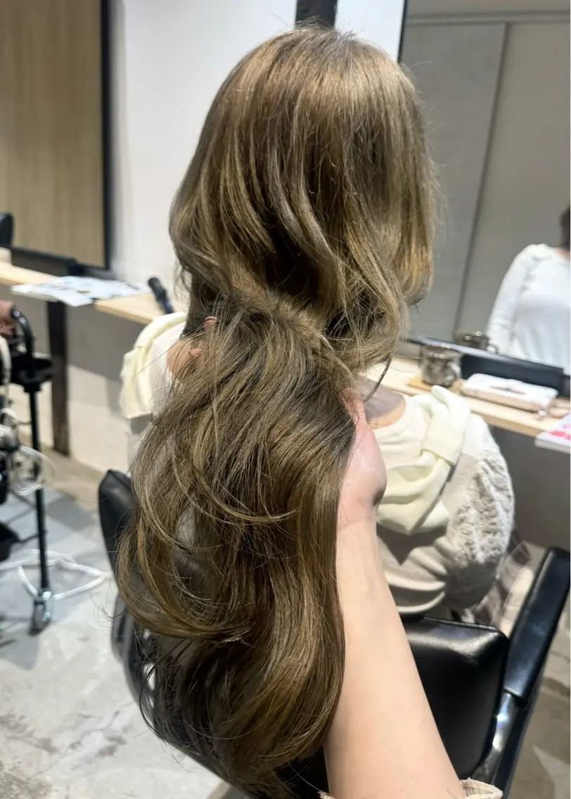 ロング ヘアカラー 艶カラー 🩵NATSUKIのヘアスタイル