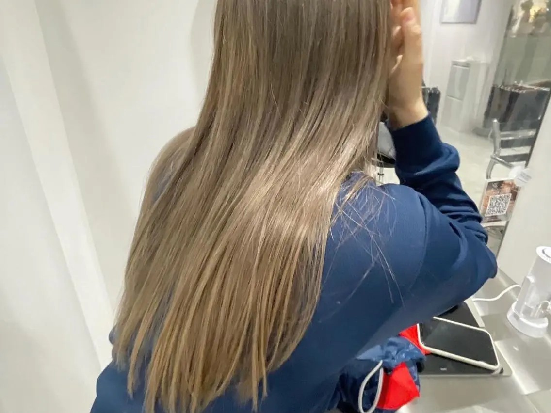 ロング カラー wewe: momoeのヘアスタイル
