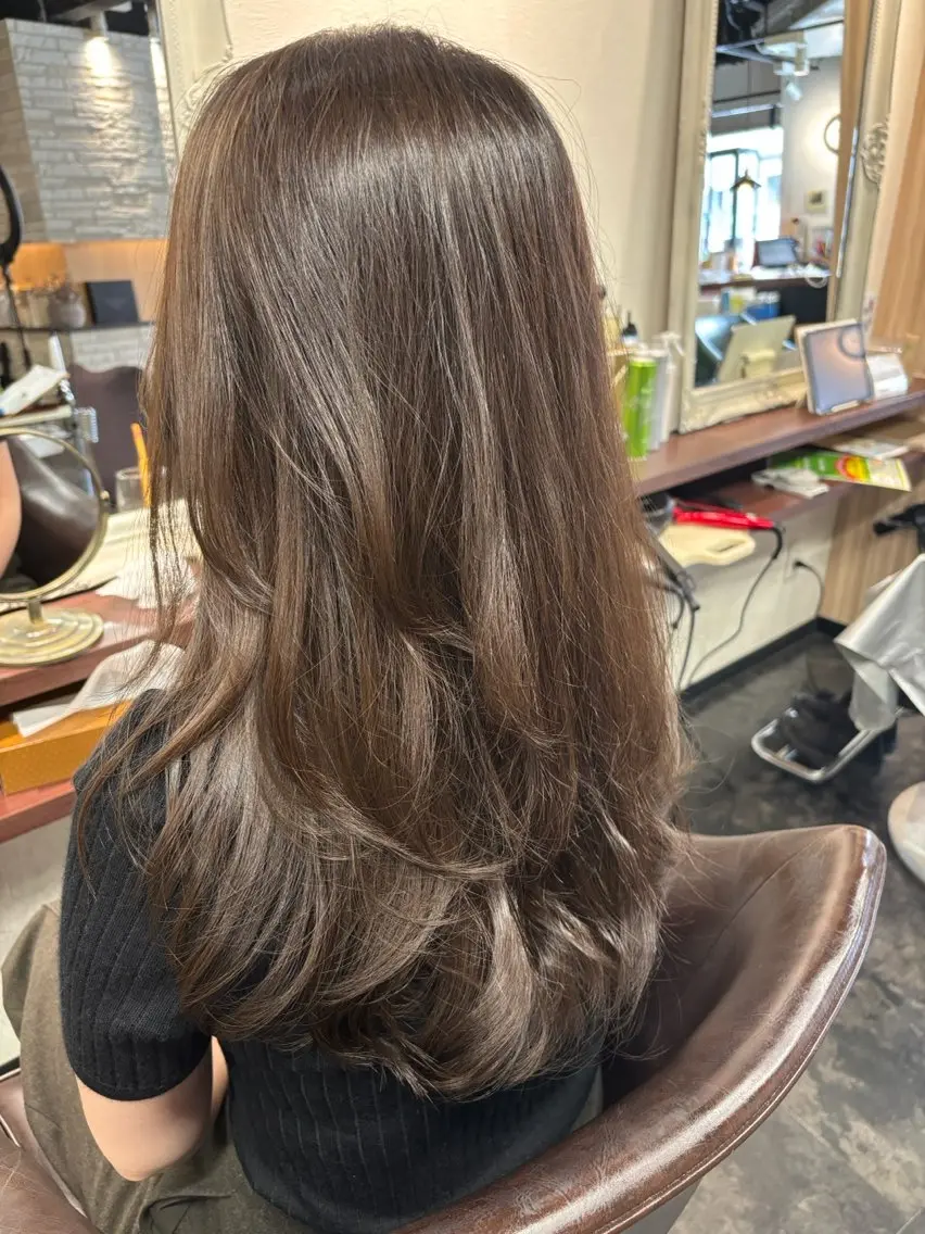 ロング ヘアカラー 脇部 亜梨沙のヘアスタイル