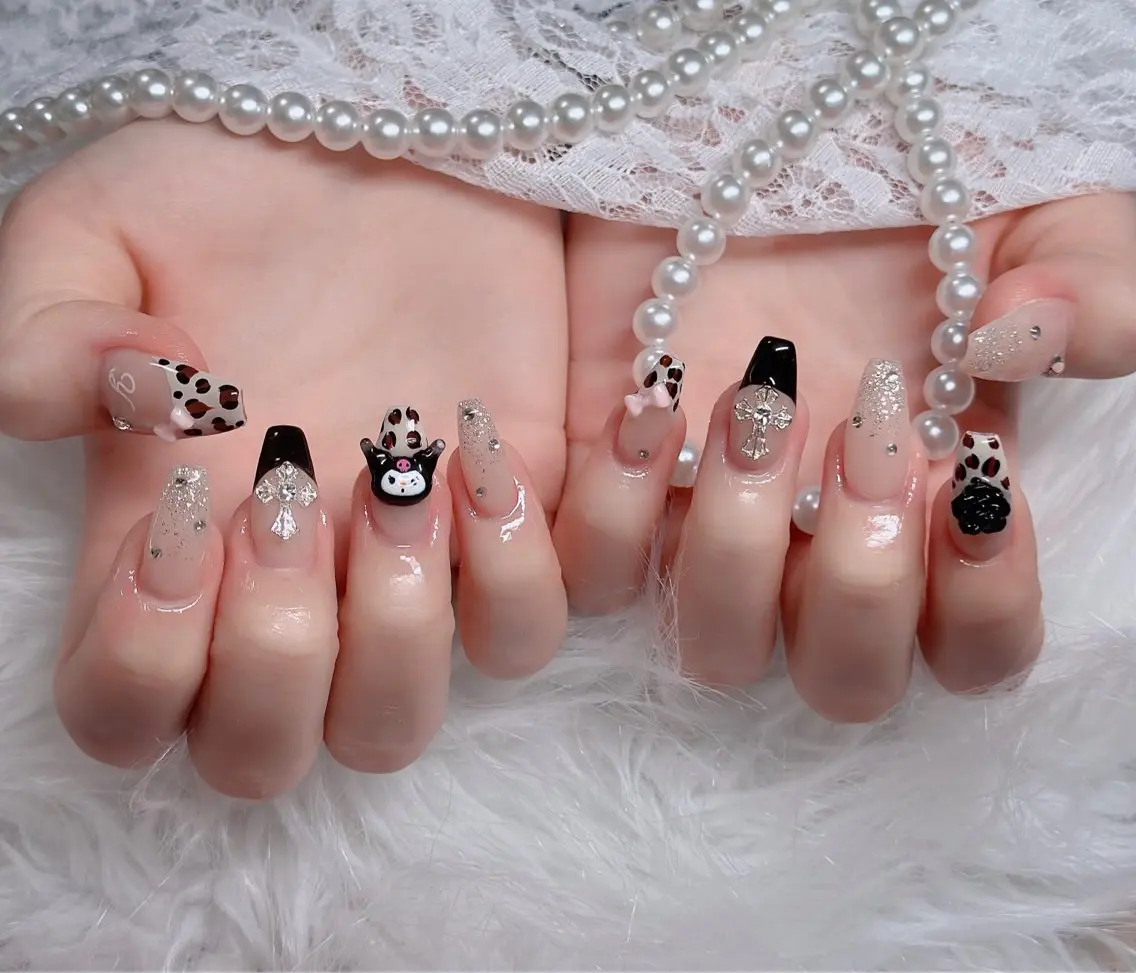 ネイル オーロラネイル フレンチネイル ジェルネイル ハロウィン キラキラネイル H.baby Nail Salonのネイルデザイン