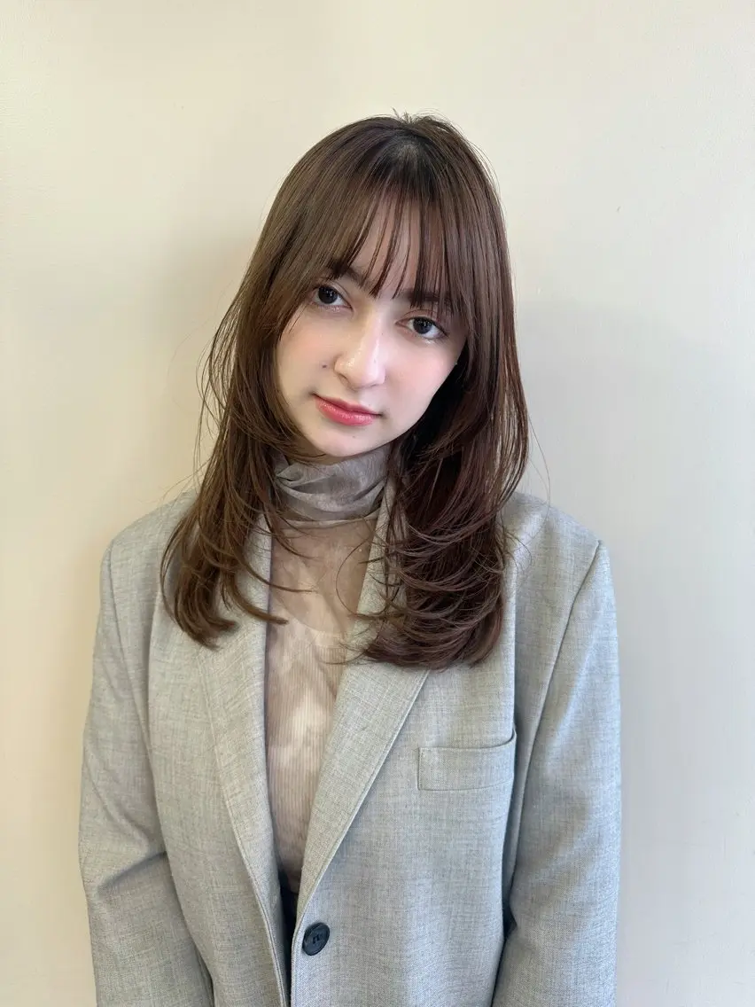 ミディアム レイヤーカット 鎌倉 彩のヘアスタイル