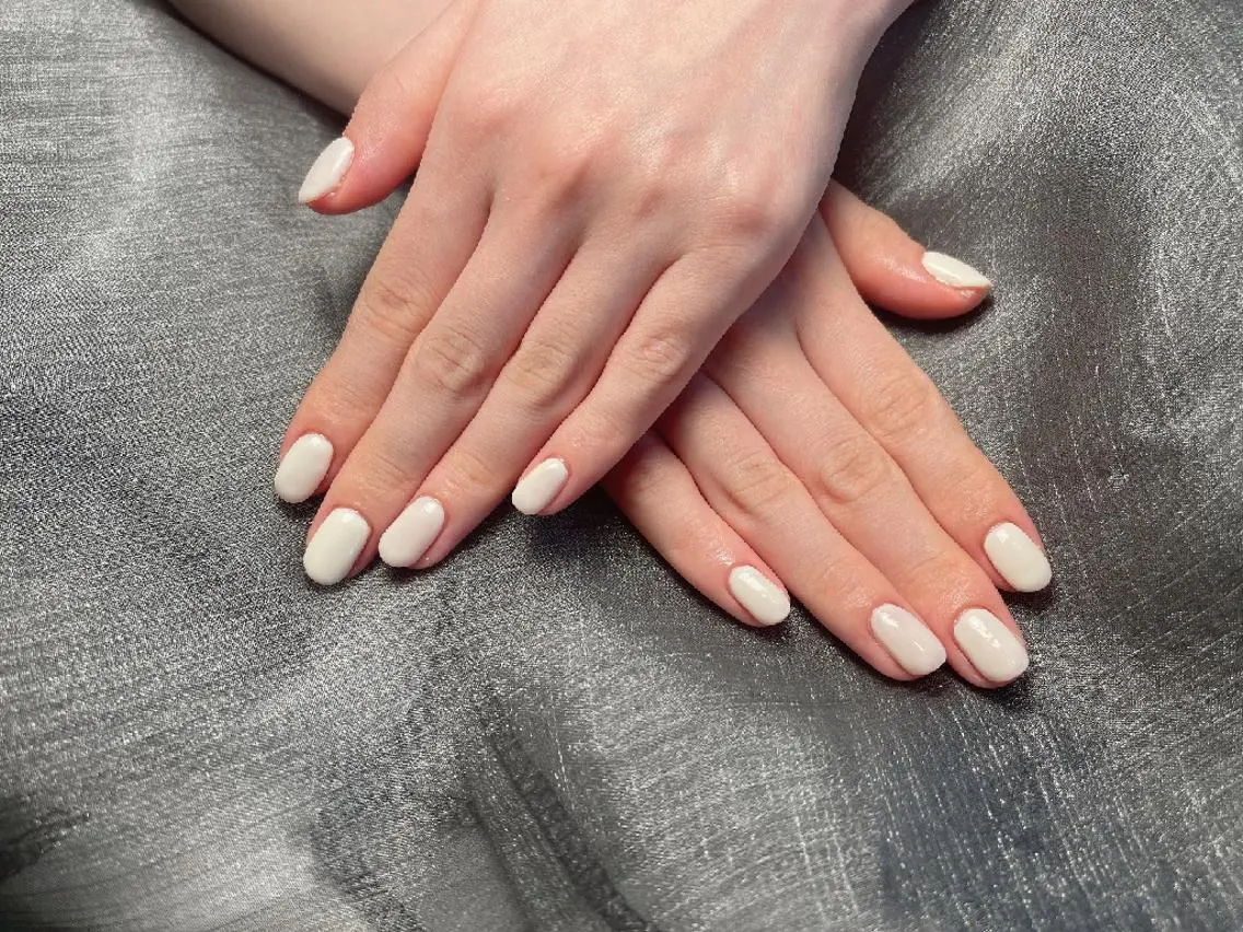 ネイル ハンドネイル ハンドケア ENsalon AKIRAのネイルデザイン