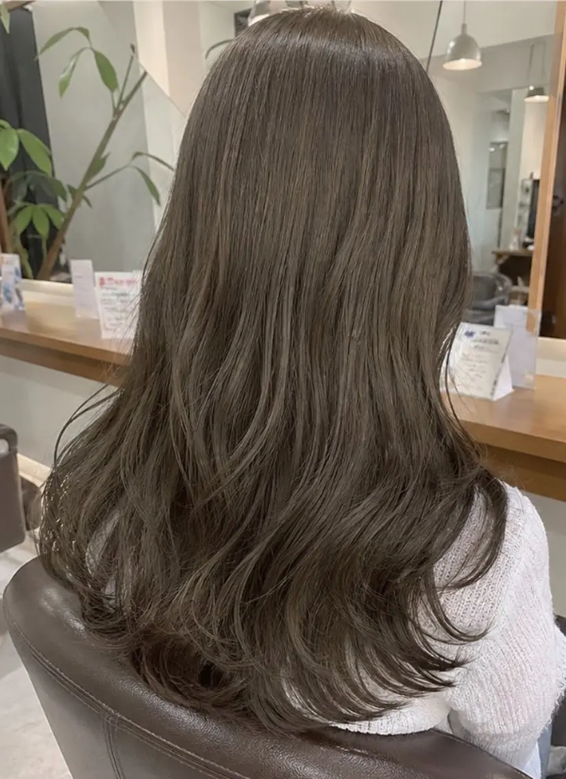 カラー ベージュカラー ブリーチ 透明感カラー ブリーチなしカラー オリーブベージュ NOA福島 RENA🌼のヘアスタイル