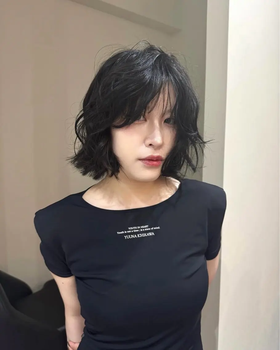ミディアム カラー パーマ 大人な抜け感レイヤー remi🖤のヘアスタイル