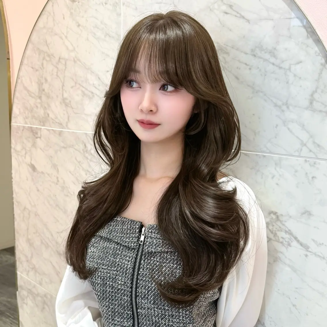 セミロング カラー ダブルカラー グレージュ オリーブグレージュ オリーブグレー レイヤーカット ヘアカラー トリートメント モテ韓国ヘア/ レイヤー🤍RIKAのヘアスタイル