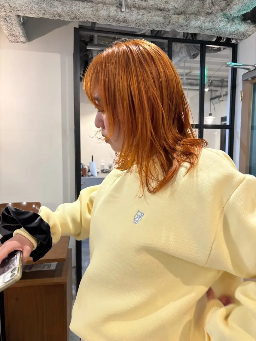 セミロング カラー ブリーチ オレンジ ヘアカラー yu maのヘアスタイル