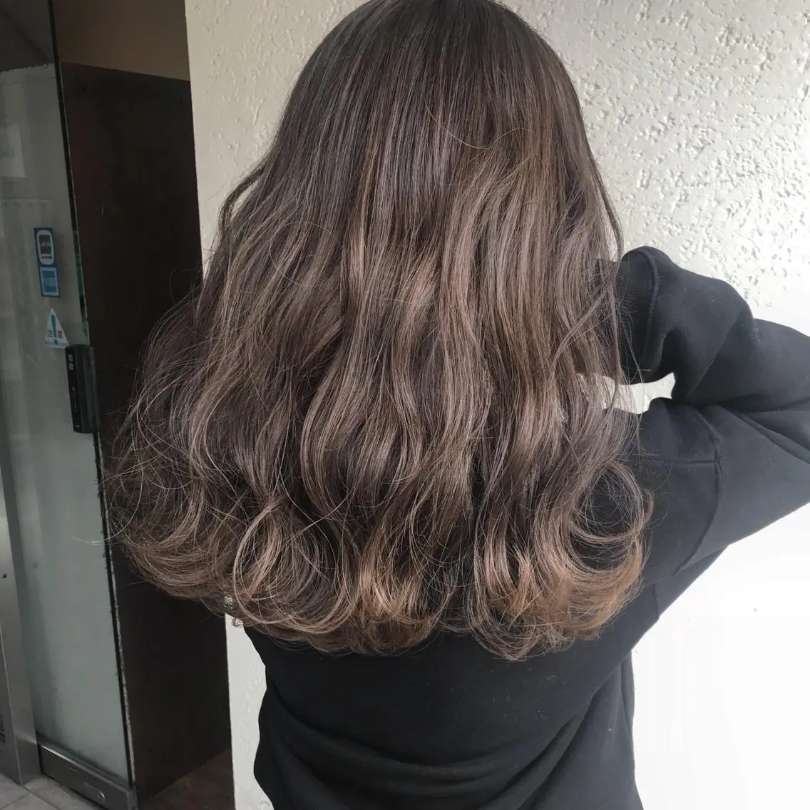 ロング 伊藤 裕治のヘアスタイル