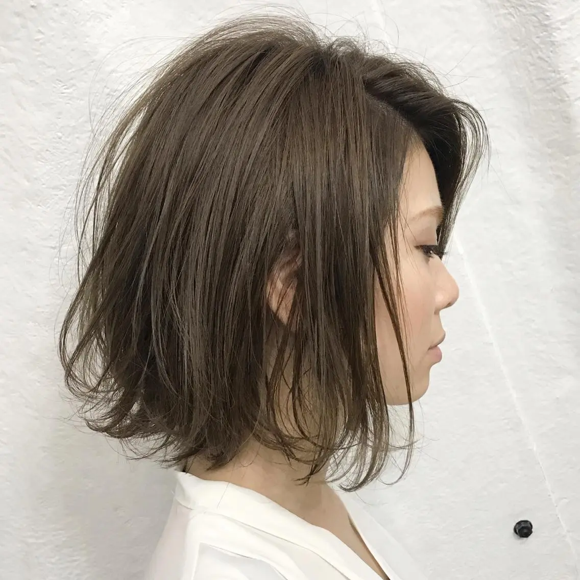 ミディアム カラー アッシュ ベージュカラー ブリーチ ハイライトカラー ハイライト K-POP好き美容師 🇰🇷Kai.Yのヘアスタイル
