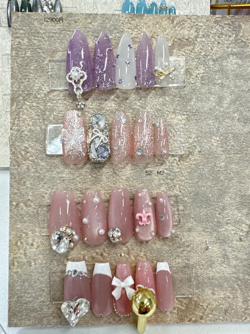 ネイル チークネイル フットネイル フレンチネイル ジェルネイル マグネットネイル Queeens nailのネイルデザイン