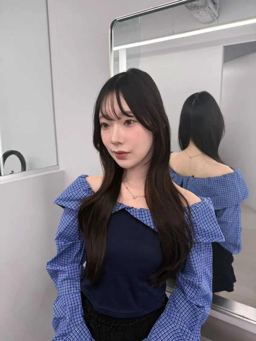ロング ヘアカラー SARINA ROCCO3rdのヘアスタイル