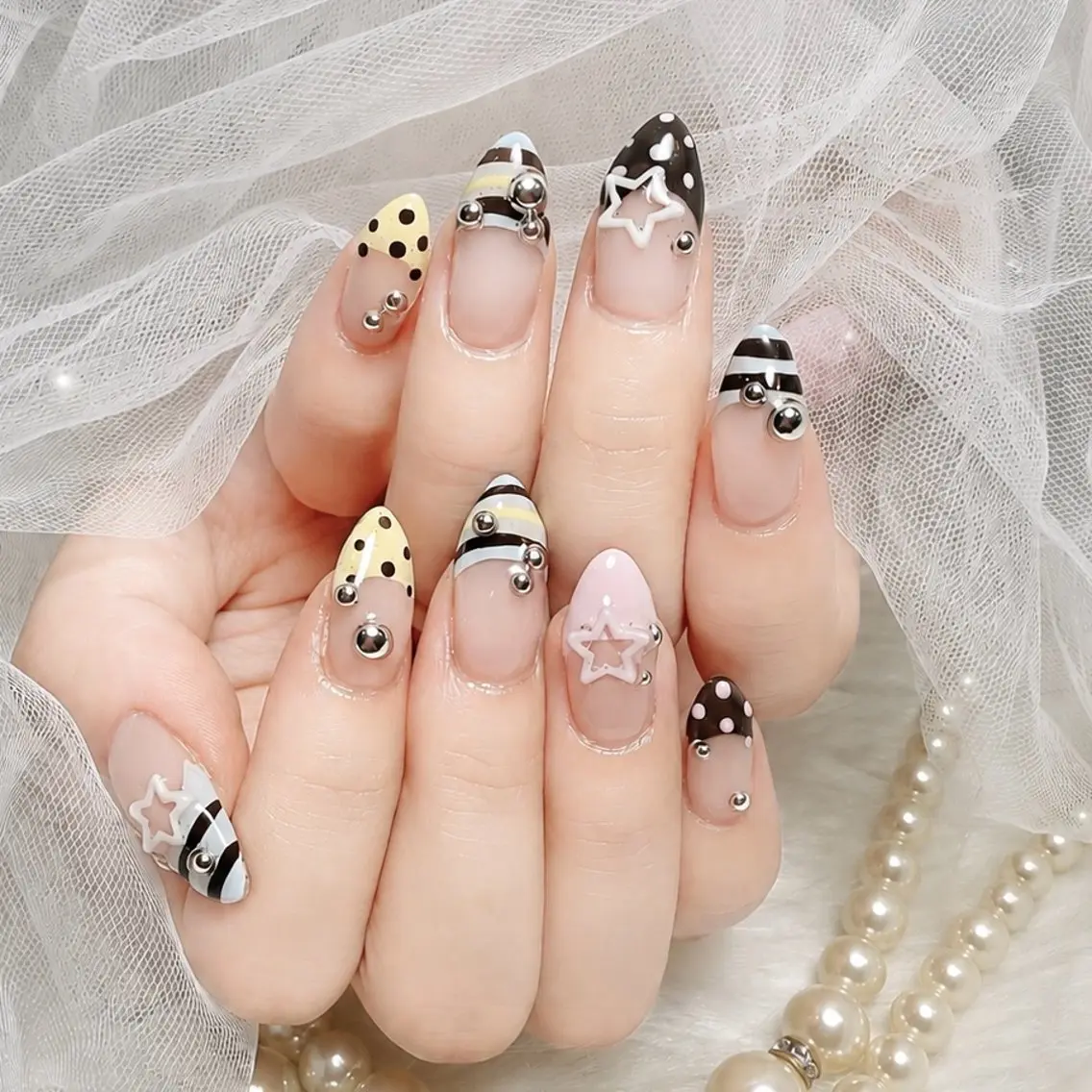 ミディアム ハンドネイル Conjunim MAMI🎀✨のネイルデザイン
