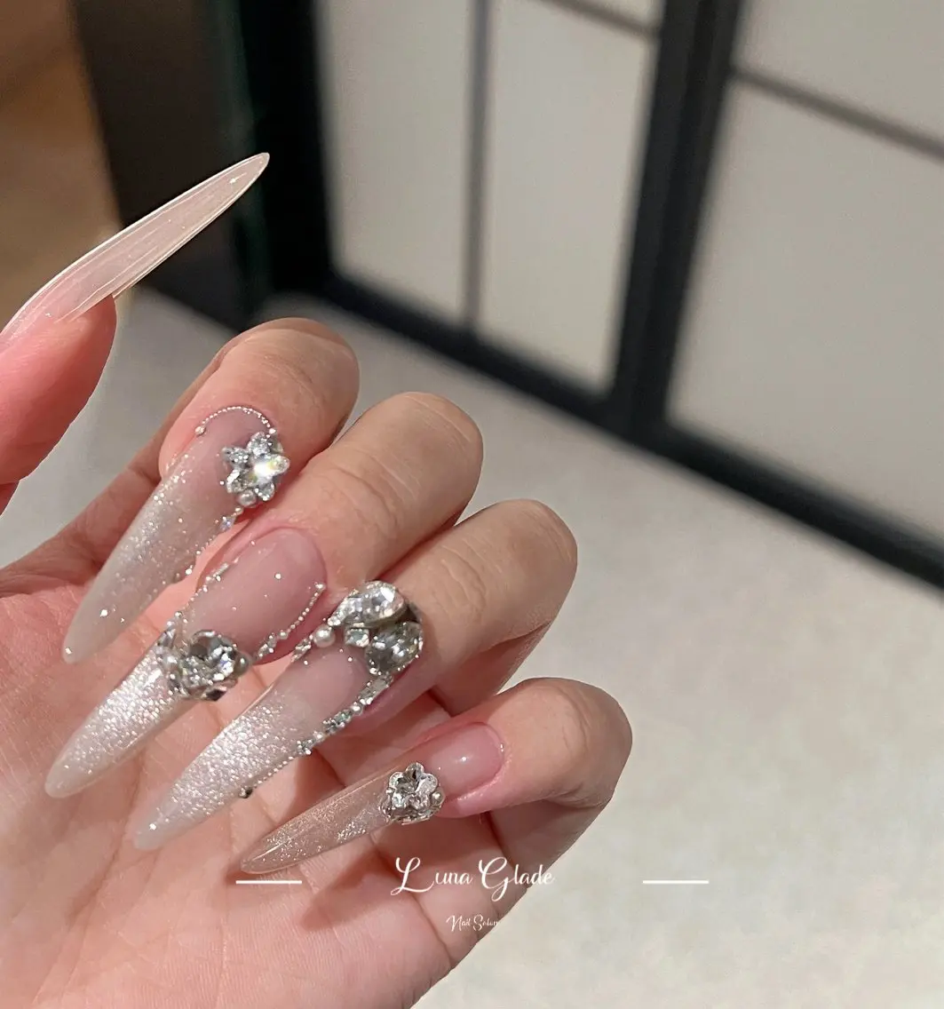 🩵チップ長さ出しキラキラワンホンパーツ付け放題/スーパーロング/tiktokデザイン♡/持ち込みデザイン10本アートの写真