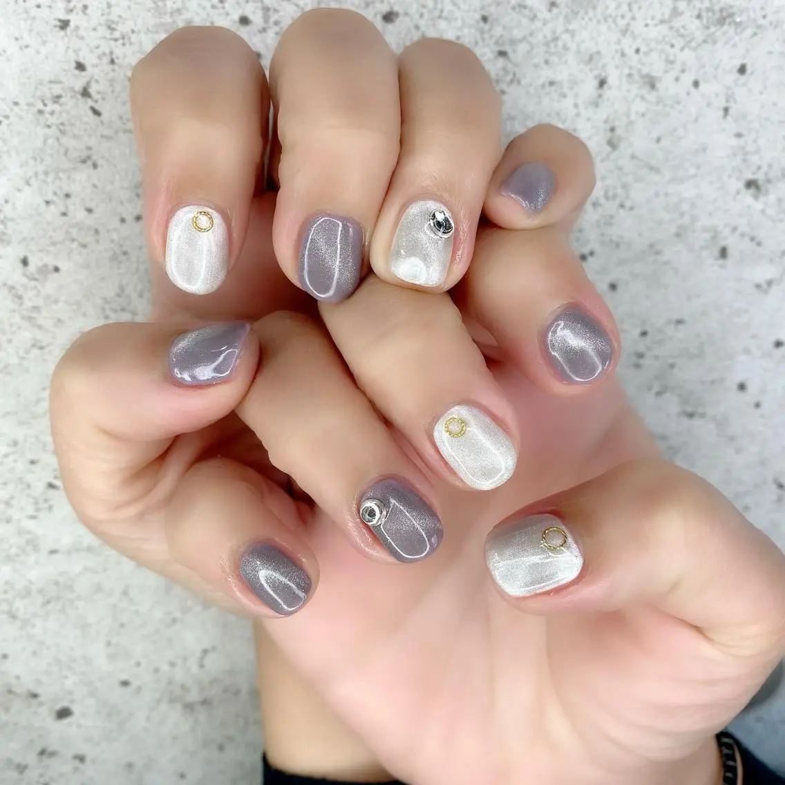 ショート カラー パーマ ヘアアレンジ メンズ キッズ ネイル マツエク・マツパ アイブロウ グレージュ マグネットネイル 春ネイル ホワイト ハンドネイル Salon Ｋのネイルデザイン