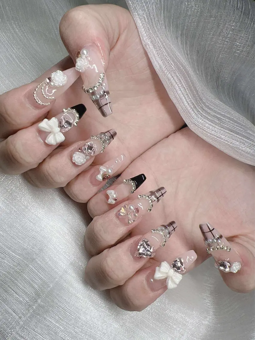 ネイル 長さ出し グラデーション 卒業式 キラキラネイル マグネットネイル ハンドネイル Lee Nailsのネイルデザイン