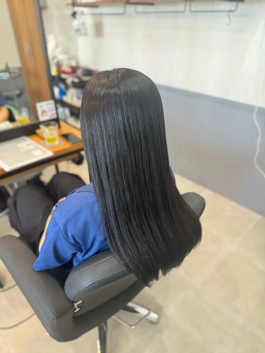 ロング カラー 栗林 萌香のヘアスタイル