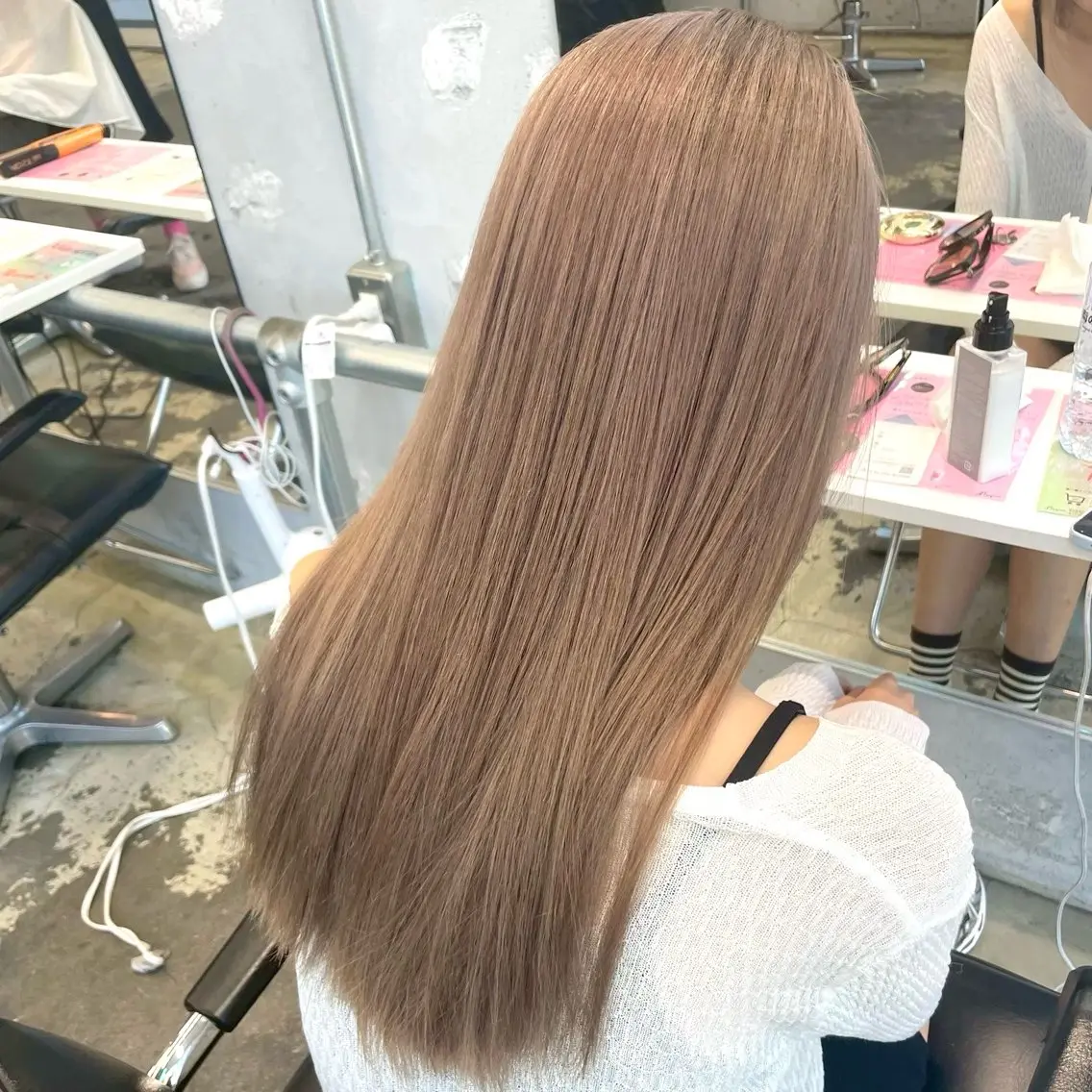 セミロング 傷ませないカラー ✨髪質改善✨レオンのヘアスタイル