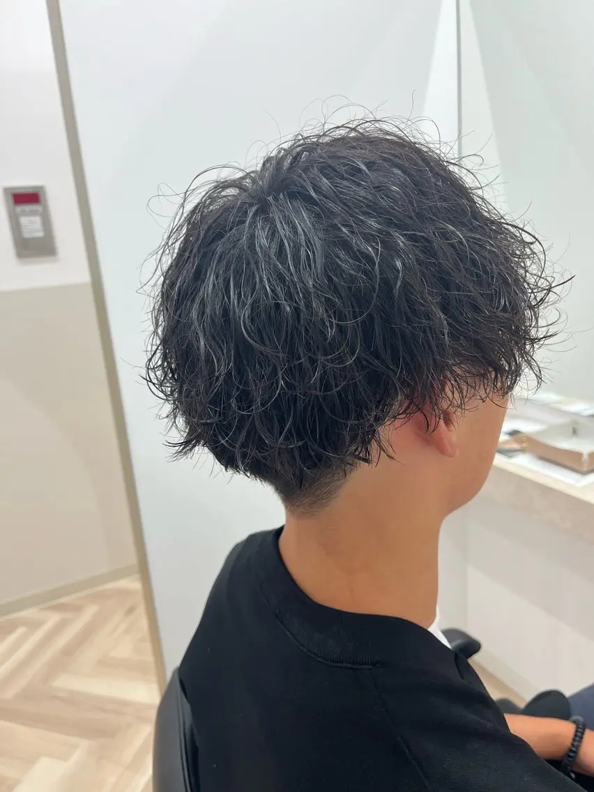 ショート パーマ メンズ メンズパーマ メンズツイストパーマ 波巻きパーマ ツイストパーマ 🫧ぷる艶カラー🫧 Yuubi🦩のヘアスタイル