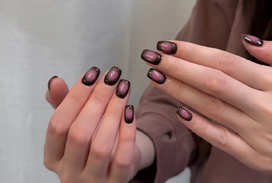 ネイル チークネイル フレンチネイル ジェルネイル ガーリー キラキラネイル ハンドネイル UM Nail Salonのネイルデザイン