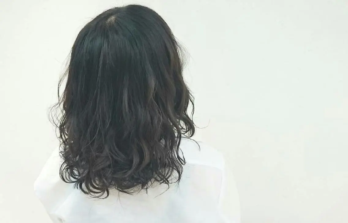 ミディアム ヘアアレンジ 透明感ハイライト◎ 伊藤夏海のヘアスタイル