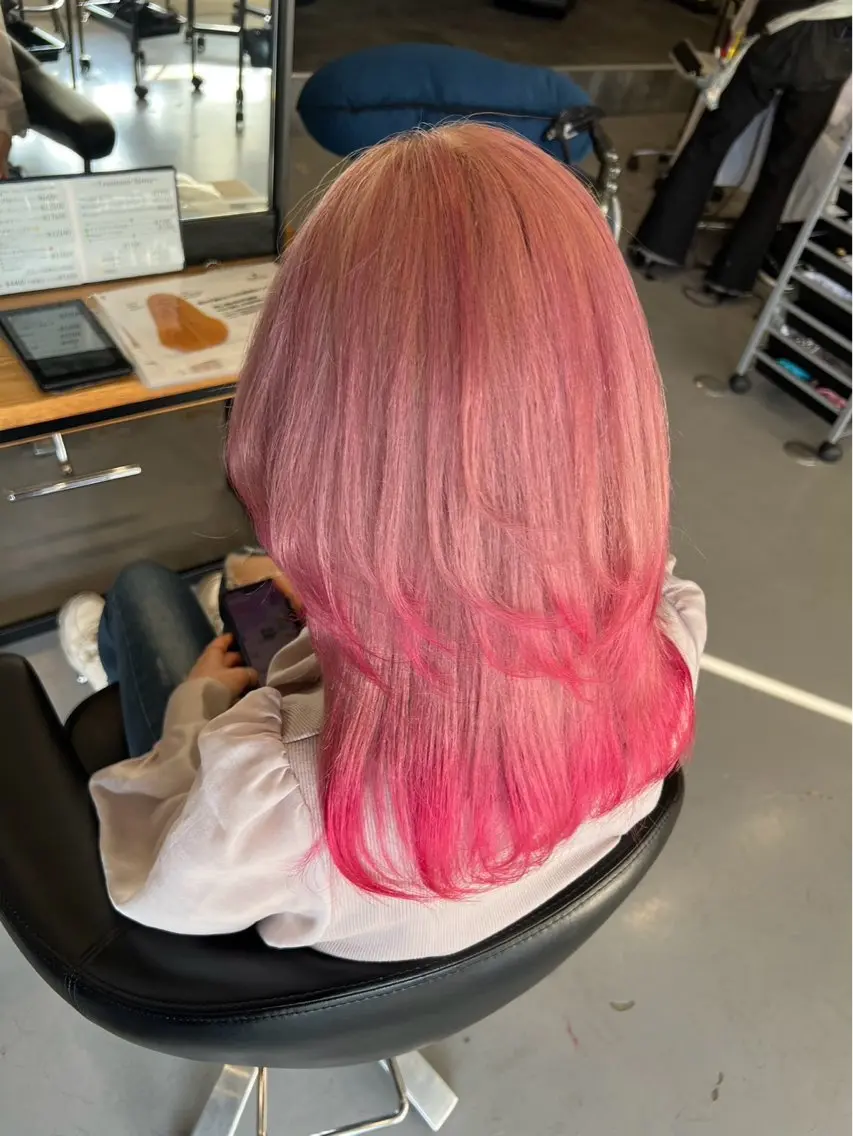 ロング 浅原 恵樹のヘアスタイル