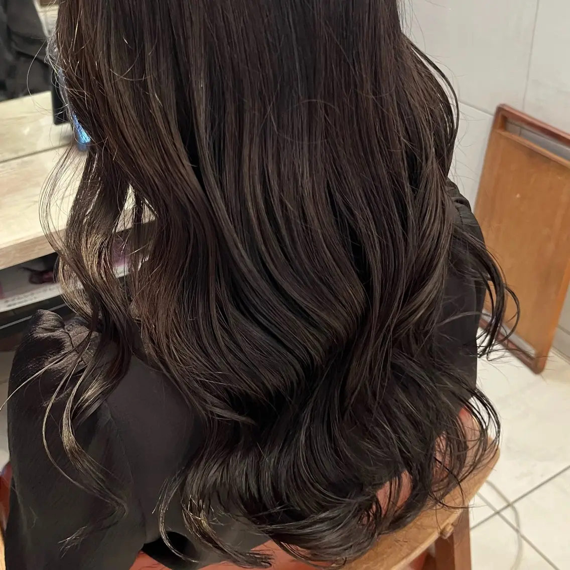 付き小顔補正前髪カット+コテ巻きセットの写真
