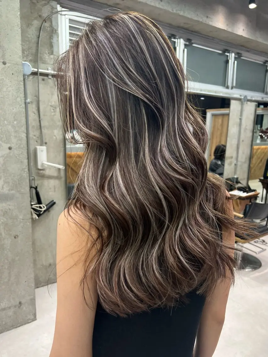 ロング ハイライト 🫧ハイライトカラー 🫧 𝓜𝓘𝓤のヘアスタイル