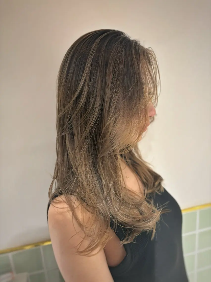 セミロング カラー ヘアアレンジ バレイヤージュ 透明感カラー くびれヘア 顔周りカット 韓国風ヘア カット ヘアカラー トリートメント 2ヶ月も綺麗に /星野六三四のヘアスタイル