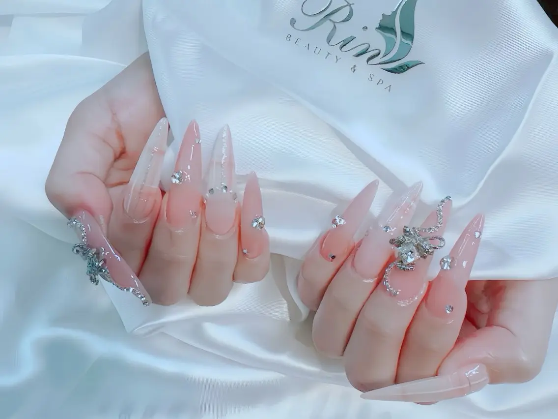 ネイル チークネイル フレンチネイル ガラスフレンチ グラデーション キラキラネイル ハンドネイル Rin Nail 新大久保店のネイルデザイン