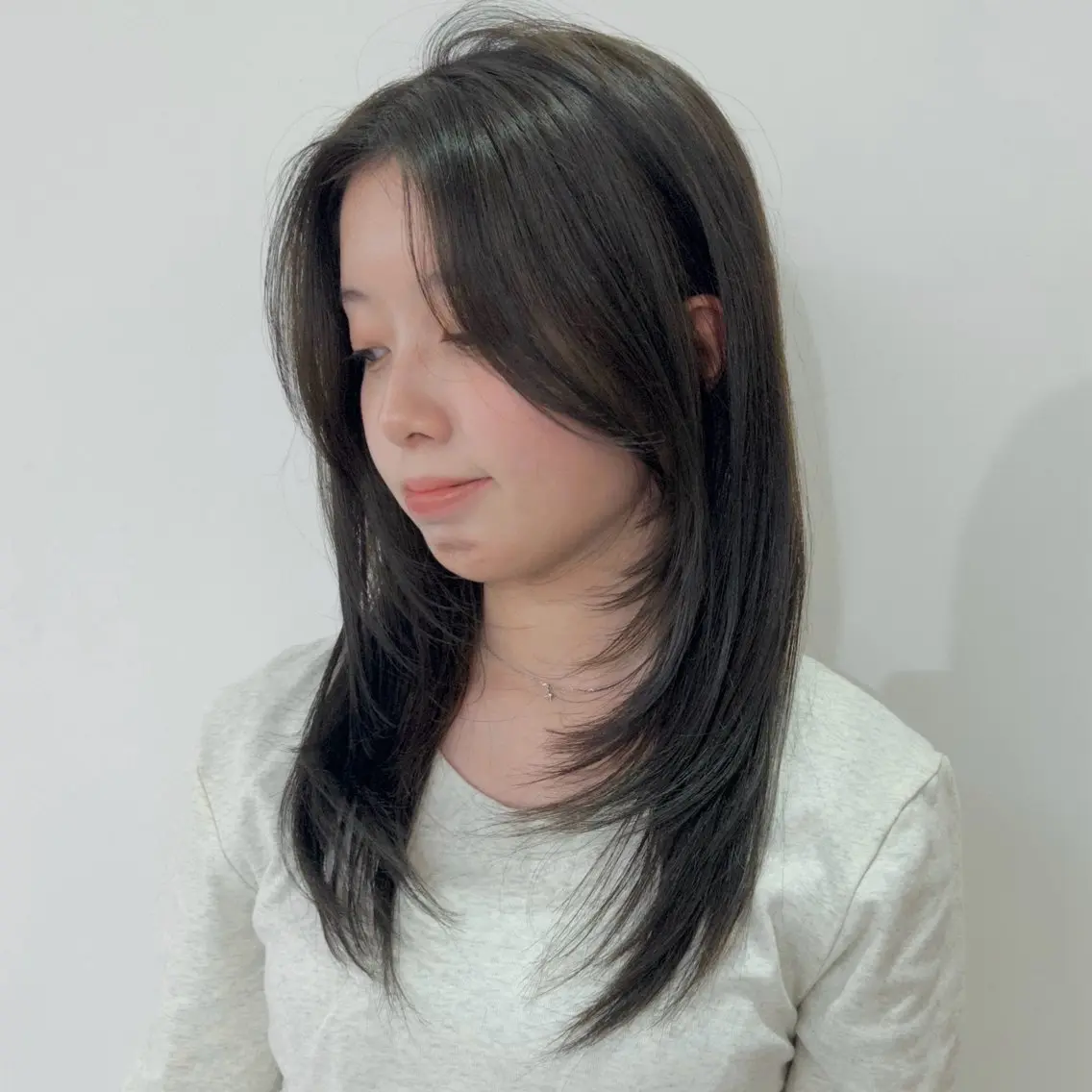 ミディアム カラー ボブレイヤー ミディアムレイヤー ブリーチ 透明感カラー ダブルカラー カット ヘアカラー トリートメント nonoka オリーブ/レイヤーのヘアスタイル