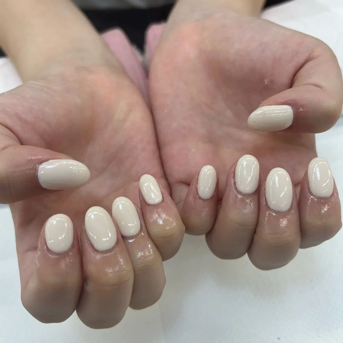 ネイル ワンカラーネイル シンプルネイル ホワイト 【MAXKELLY】 KOBIKI🐾のネイルデザイン