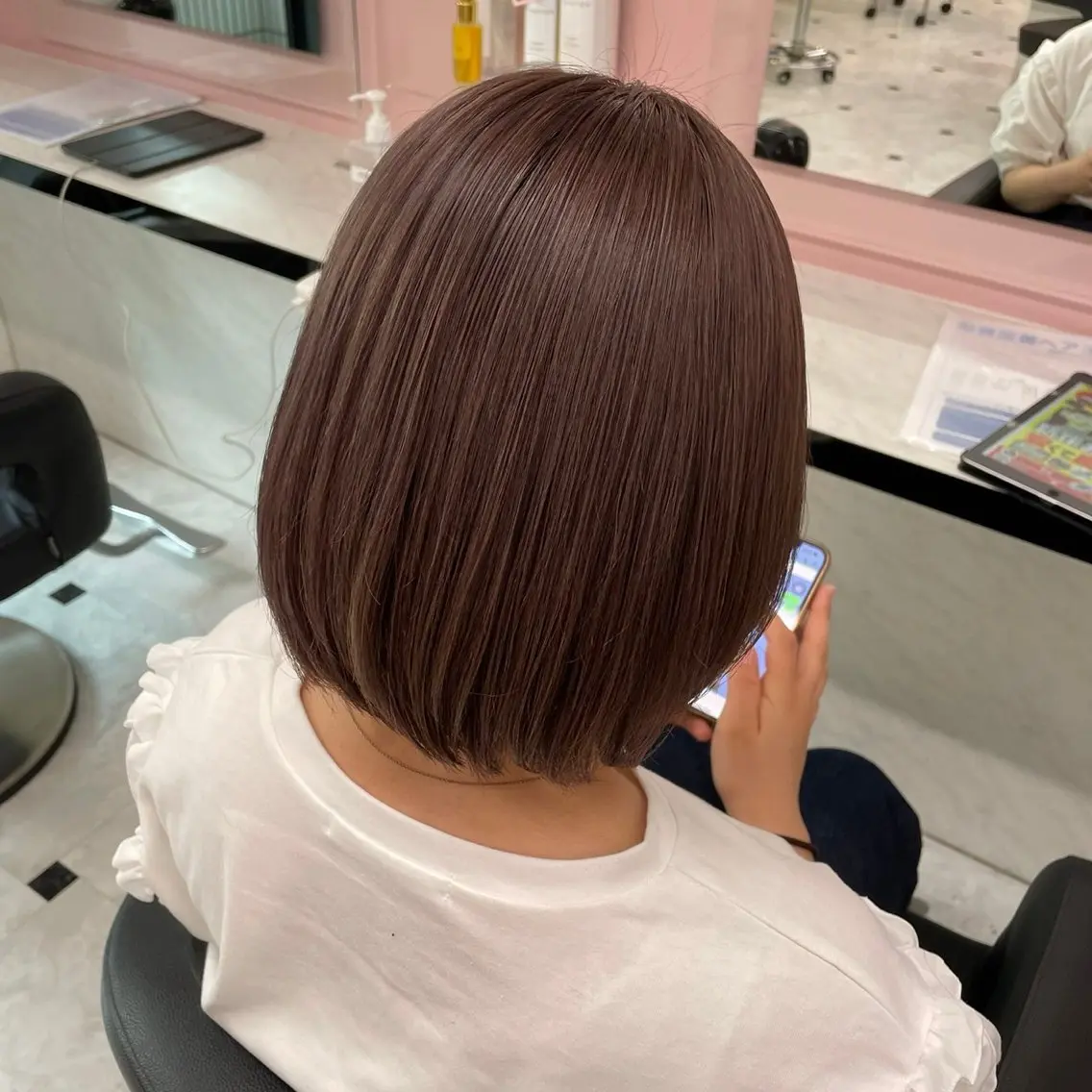 ショート カラー 韓国レイヤー透明感 艶カラー美髪縮毛矯正のヘアスタイル
