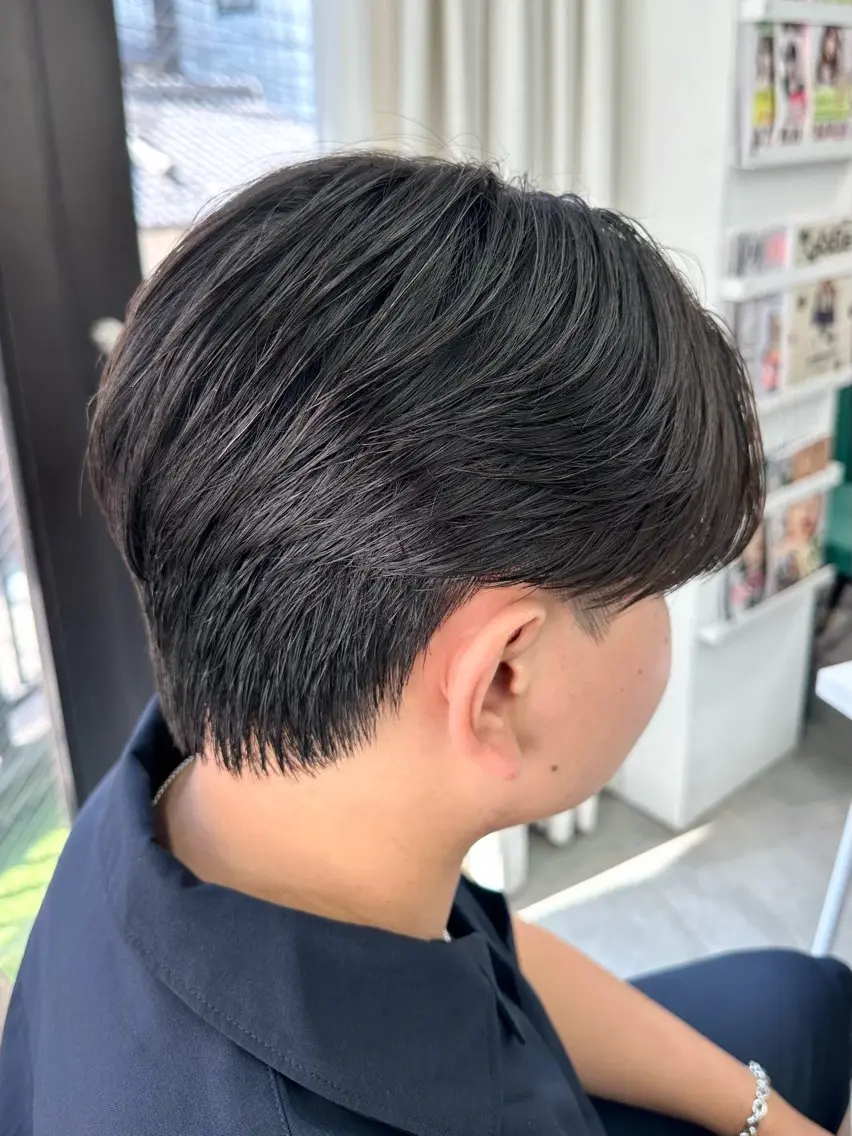 メンズ メンズブリーチ センターパート メンズパーマ 岐津公太 メンズ縮毛矯正のプロのヘアスタイル