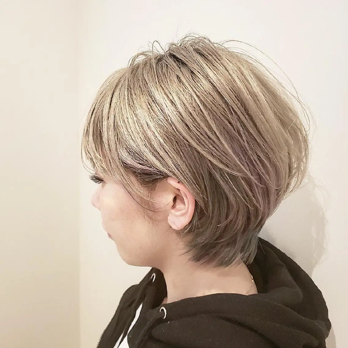 ショート 中高下 由真のヘアスタイル