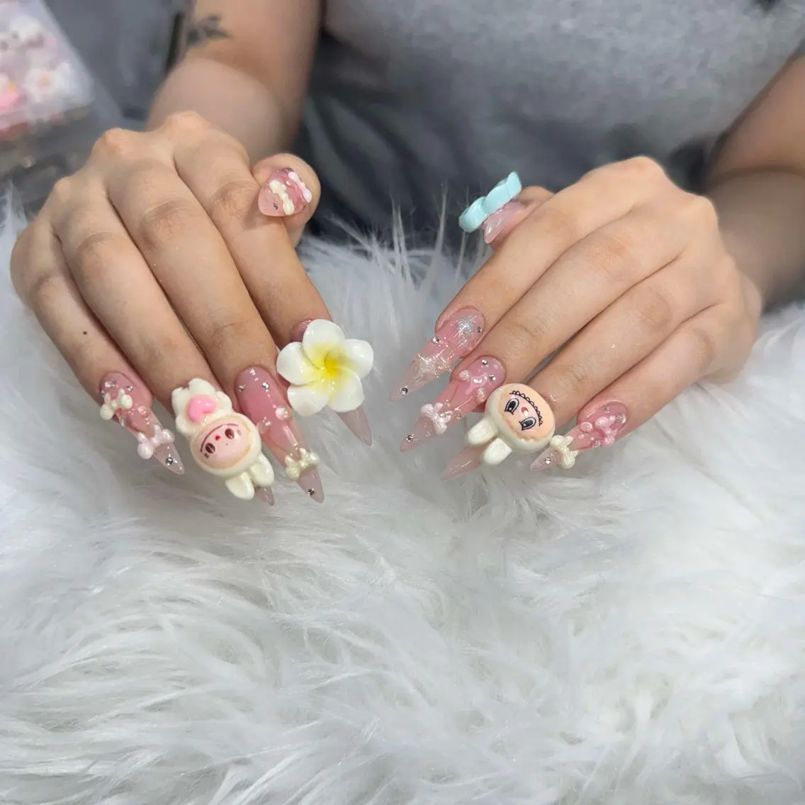 ネイル オーロラネイル フレンチネイル ジェルネイル ハロウィン キラキラネイル ハンドネイル H.baby Nail Salonのネイルデザイン
