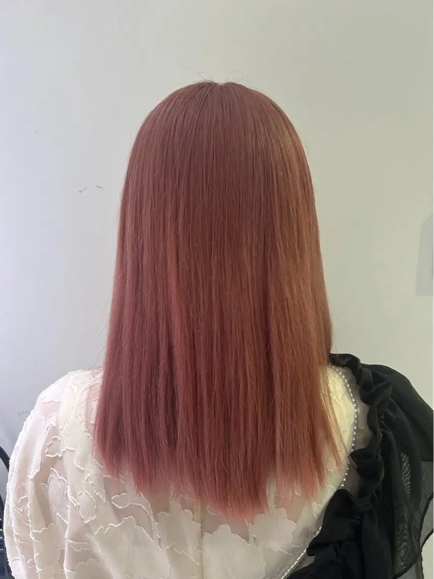 カラー momb 折戸結菜のヘアスタイル