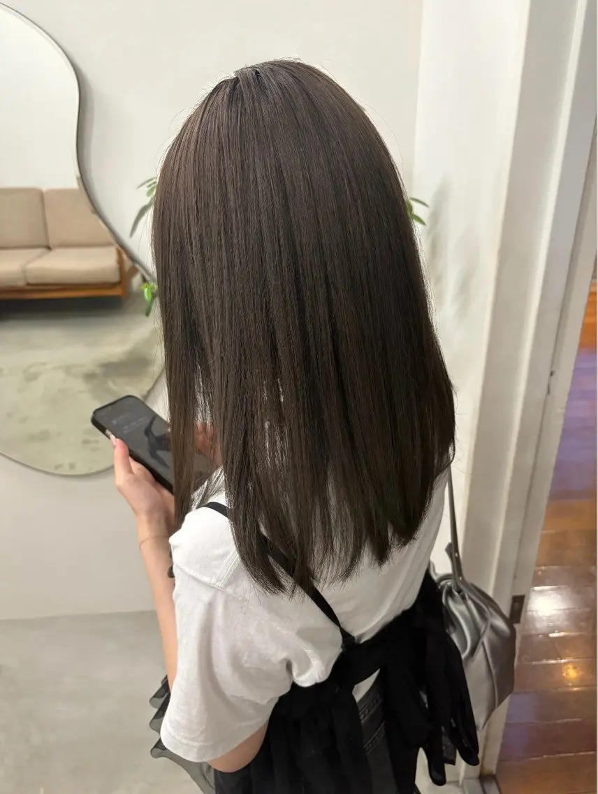 ロング カラー ベージュカラー フォギーベージュ ヘアカラー person♡kii マオのヘアスタイル