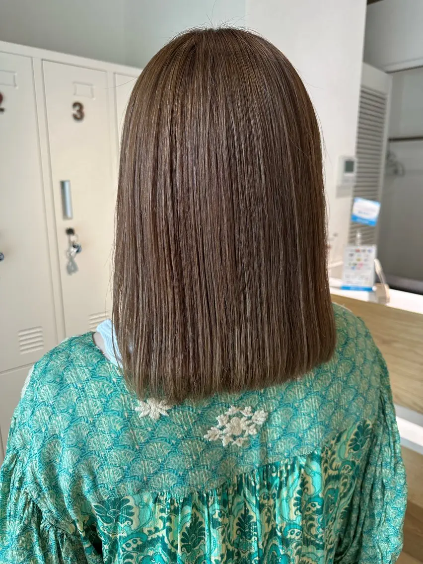 ミディアム カラー ベージュカラー ハイトーンカラー イルミナカラー カット ヘアカラー Annie 吉田 裕美のヘアスタイル