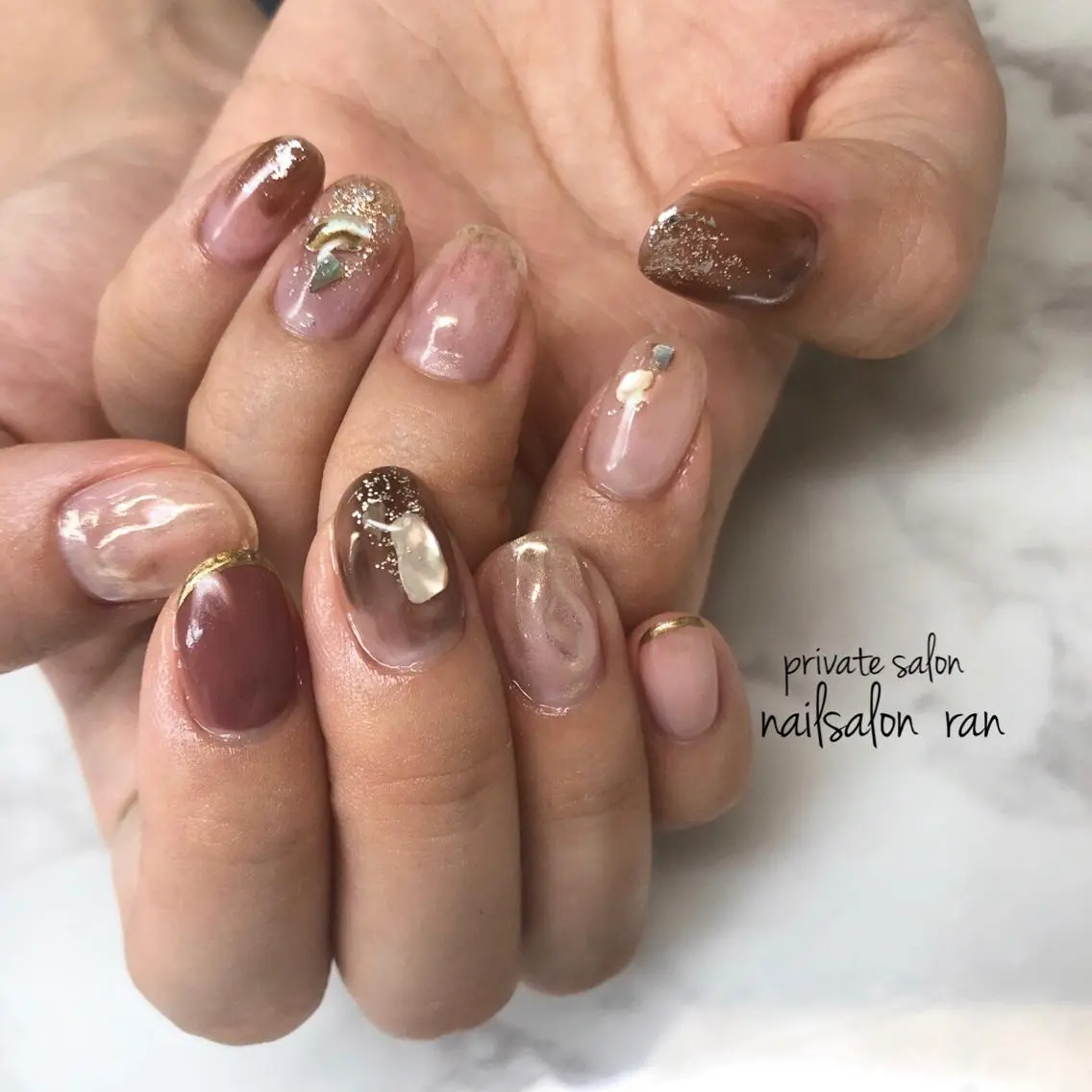 ネイル ミラーネイル 持ち込み ニュアンスネイル nailsalon ranのネイルデザイン