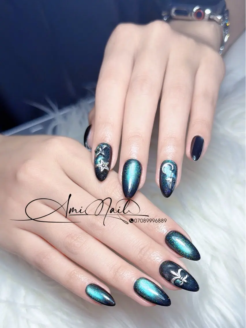 ショート Ami Nails 1のネイルデザイン