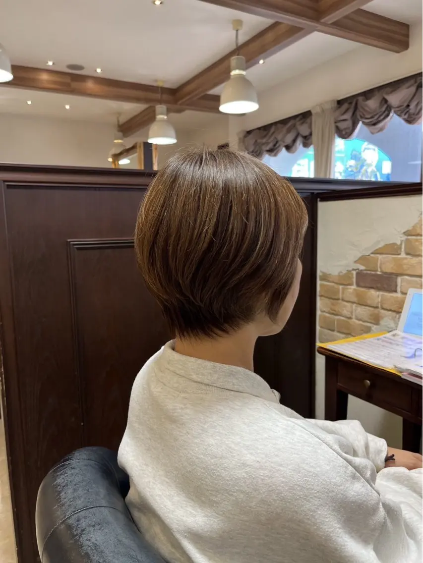 ショート 安中 莉椰のヘアスタイル